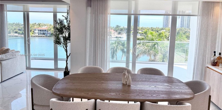 Condominio en Aventura, Florida, 2 dormitorios № 1735659