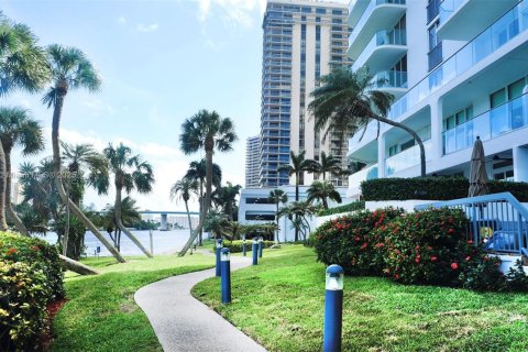 Condominio en venta en Aventura, Florida, 2 dormitorios, 169.55 m2 № 1735659 - foto 25