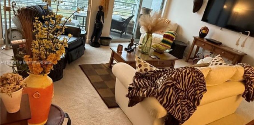 Condominio en Hollywood, Florida, 2 dormitorios  № 1973970