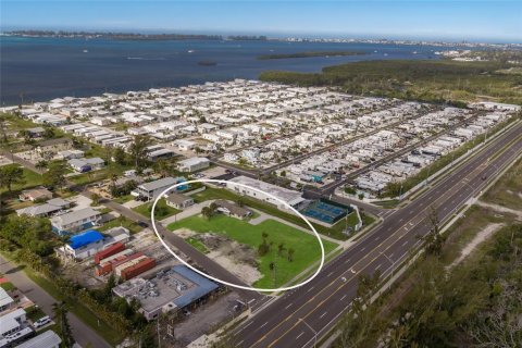 Commercial property in Bradenton, Florida 0.09 sq.m. № 2232992