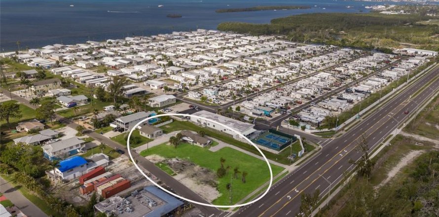 Immobilier commercial à Bradenton, Floride 0.09 m2 № 2232992