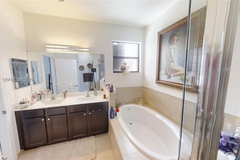 Villa ou maison à vendre à Miami, Floride: 3 chambres, 180.04 m2 № 1995256 - photo 26