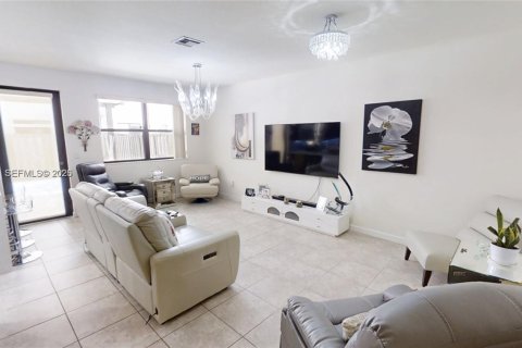 Villa ou maison à vendre à Miami, Floride: 3 chambres, 180.04 m2 № 1995256 - photo 3