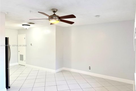 Снять в аренду квартиру в Форт-Лодердейл, Флорида 2 спальни, 90.12м2, № 2055664 - фото 8