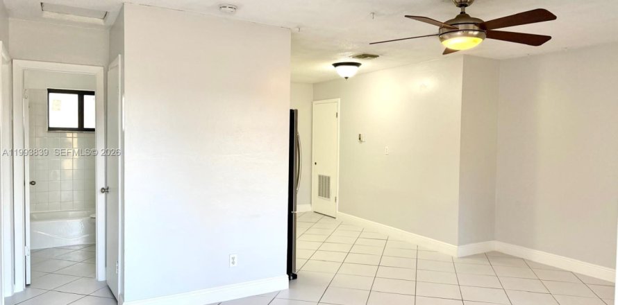 Квартира в Форт-Лодердейл, Флорида 2 спальни, 90.12м2 № 2055664