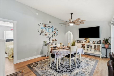 House in North Fort Myers, Florida 4 bedrooms, 171.96 sq.m. № 2157137 - photo 15