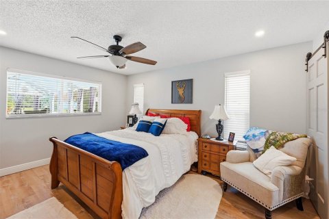House in North Fort Myers, Florida 4 bedrooms, 171.96 sq.m. № 2157137 - photo 19