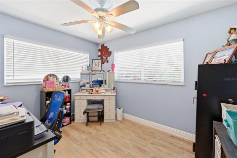 House in North Fort Myers, Florida 4 bedrooms, 171.96 sq.m. № 2157137 - photo 28