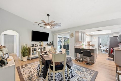 House in North Fort Myers, Florida 4 bedrooms, 171.96 sq.m. № 2157137 - photo 16