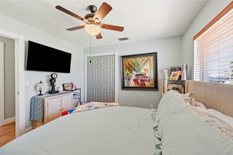 House in North Fort Myers, Florida 4 bedrooms, 171.96 sq.m. № 2157137 - photo 27