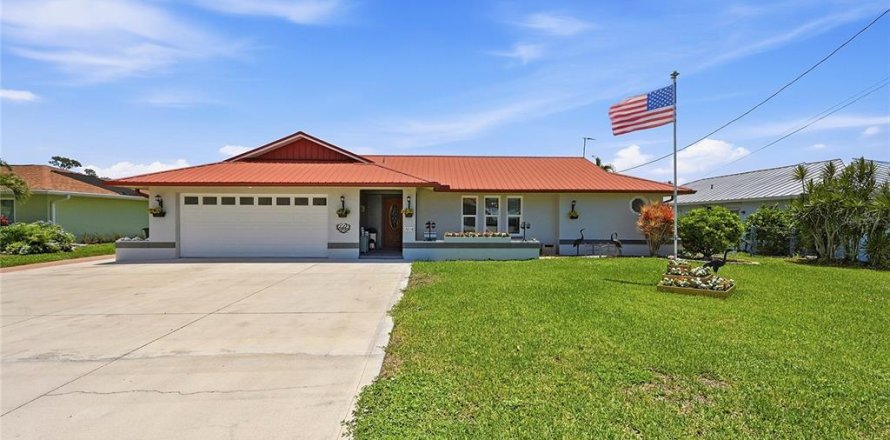 House in North Fort Myers, Florida 4 bedrooms, 171.96 sq.m. № 2157137