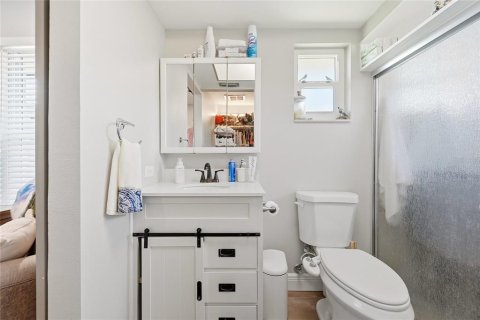 House in North Fort Myers, Florida 4 bedrooms, 171.96 sq.m. № 2157137 - photo 23