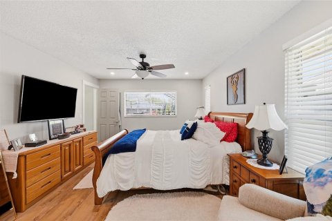 House in North Fort Myers, Florida 4 bedrooms, 171.96 sq.m. № 2157137 - photo 20