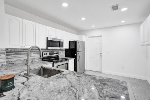 Touwnhouse à vendre à Deerfield Beach, Floride: 3 chambres, 127.83 m2 № 2005226 - photo 10