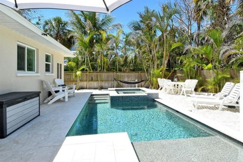 House in Holmes Beach, Florida 3 bedrooms, 125.42 sq.m. № 1736984 - photo 26