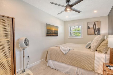 House in Holmes Beach, Florida 3 bedrooms, 125.42 sq.m. № 1736984 - photo 16