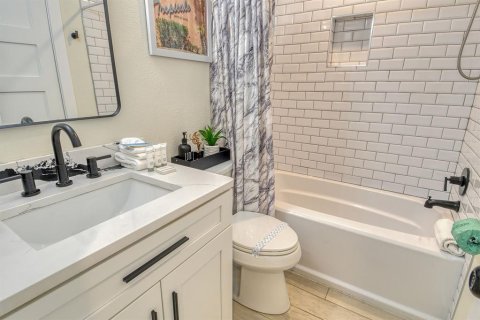 House in Holmes Beach, Florida 3 bedrooms, 125.42 sq.m. № 1736984 - photo 21