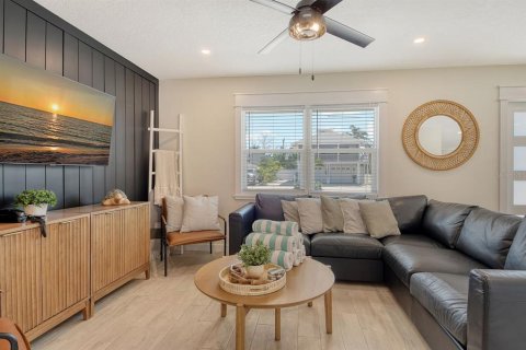 House in Holmes Beach, Florida 3 bedrooms, 125.42 sq.m. № 1736984 - photo 5