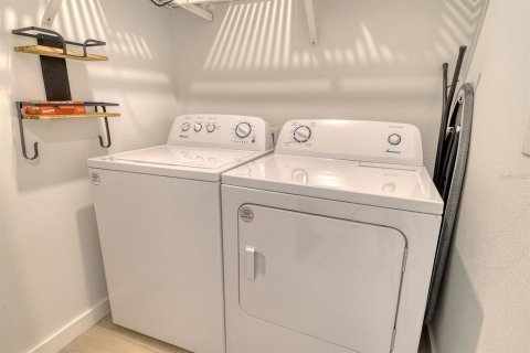 House in Holmes Beach, Florida 3 bedrooms, 125.42 sq.m. № 1736984 - photo 18