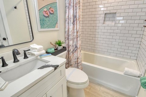 House in Holmes Beach, Florida 3 bedrooms, 125.42 sq.m. № 1736984 - photo 17