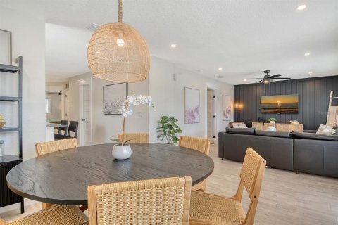 House in Holmes Beach, Florida 3 bedrooms, 125.42 sq.m. № 1736984 - photo 7