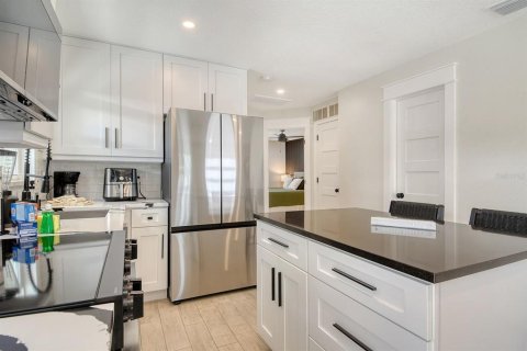 House in Holmes Beach, Florida 3 bedrooms, 125.42 sq.m. № 1736984 - photo 11