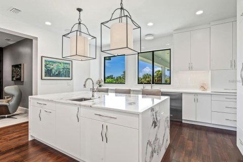 House in Bradenton, Florida 3 bedrooms, 417.04 sq.m. № 1534951 - photo 13