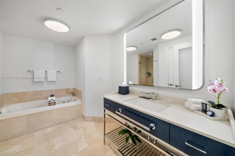 Condo in Miami Beach, Florida, 1 bedroom  № 2022950 - photo 4