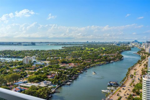 Condo in Miami Beach, Florida, 1 bedroom  № 2022950 - photo 27