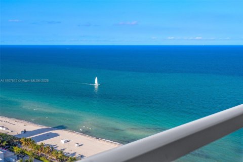 Condo in Miami Beach, Florida, 1 bedroom  № 2022950 - photo 25