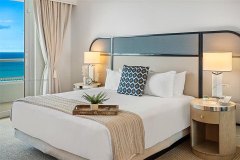 Condo in Miami Beach, Florida, 1 bedroom  № 2022950 - photo 13