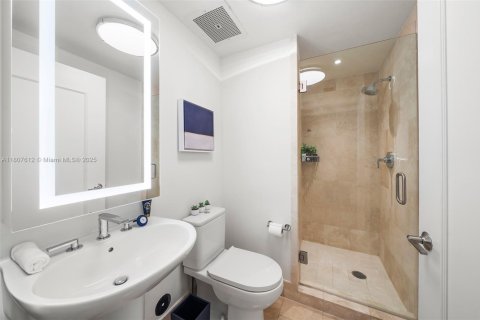 Condo in Miami Beach, Florida, 1 bedroom  № 2022950 - photo 22