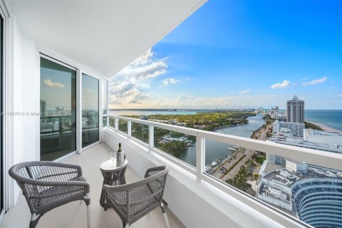 Condo in Miami Beach, Florida, 1 bedroom  № 2022950 - photo 2