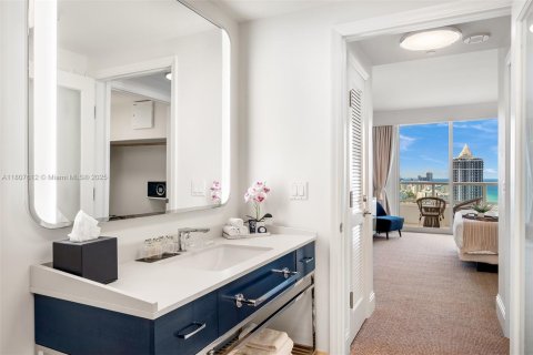 Condo in Miami Beach, Florida, 1 bedroom  № 2022950 - photo 17