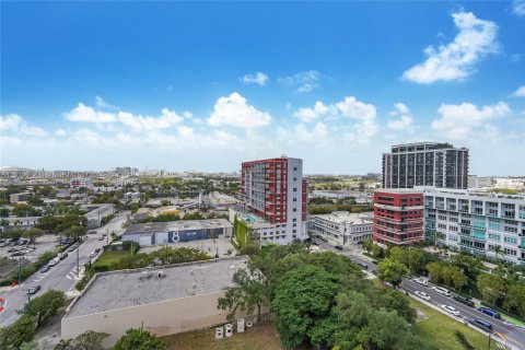 Condo in Miami, Florida, 1 bedroom  № 1766819 - photo 11
