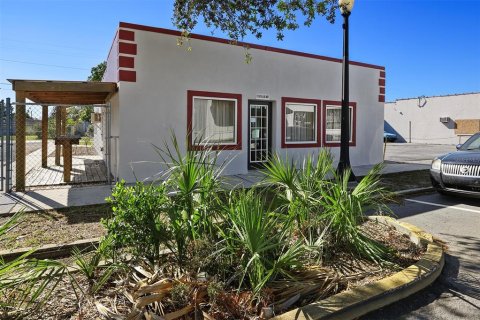 Propiedad comercial en venta en Lake Wales, Florida, 153.29 m2 № 1817540 - foto 1