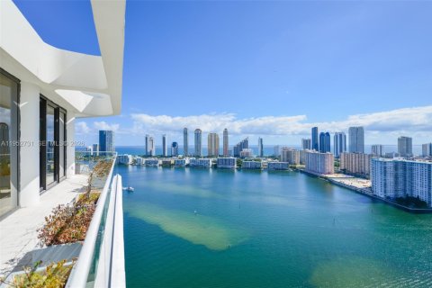 Condominio en venta en Aventura, Florida, 3 dormitorios, 409.7 m2 № 2008582 - foto 3