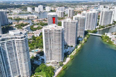 Condominio en venta en Aventura, Florida, 3 dormitorios, 409.7 m2 № 2008582 - foto 2