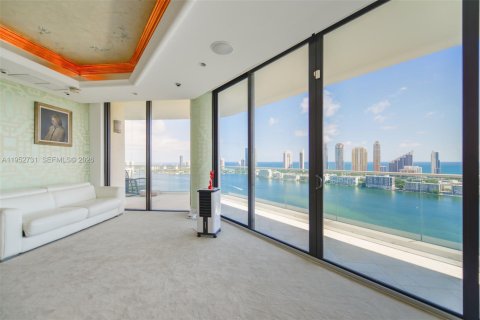 Condominio en venta en Aventura, Florida, 3 dormitorios, 409.7 m2 № 2008582 - foto 25