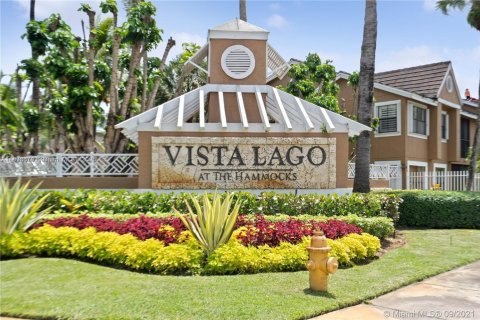 Condo in Miami, Florida, 2 bedrooms  № 1825456 - photo 1