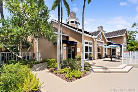 Condo in Miami, Florida, 2 bedrooms  № 1825456 - photo 17