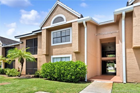 Condo in Miami, Florida, 2 bedrooms  № 1825456 - photo 3