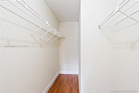Condo in Miami, Florida, 2 bedrooms  № 1825456 - photo 14