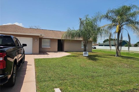 House in Kissimmee, Florida 3 bedrooms, 97.83 sq.m. № 2272928 - photo 4