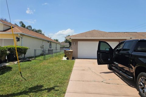 House in Kissimmee, Florida 3 bedrooms, 97.83 sq.m. № 2272928