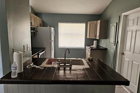 House in Kissimmee, Florida 3 bedrooms, 97.83 sq.m. № 2272928 - photo 9