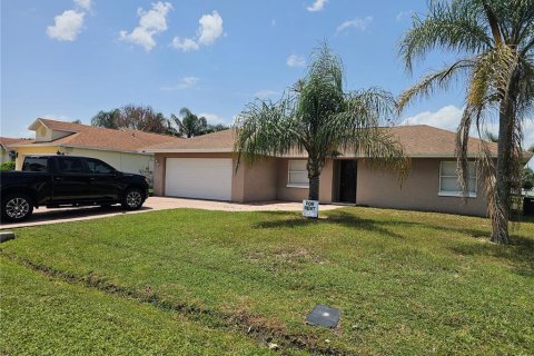 House in Kissimmee, Florida 3 bedrooms, 97.83 sq.m. № 2272928 - photo 2