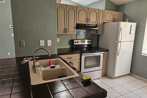 House in Kissimmee, Florida 3 bedrooms, 97.83 sq.m. № 2272928 - photo 15