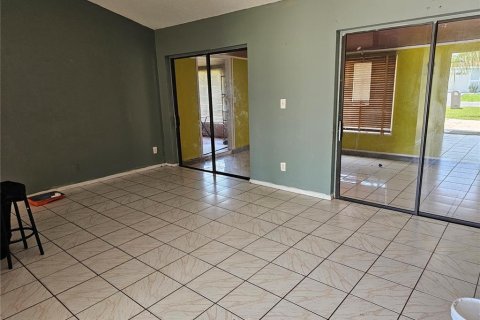 House in Kissimmee, Florida 3 bedrooms, 97.83 sq.m. № 2272928 - photo 12