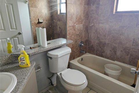 House in Kissimmee, Florida 3 bedrooms, 97.83 sq.m. № 2272928 - photo 24